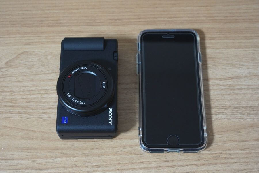 ZV-1とiPhone SEとのサイズ比較
